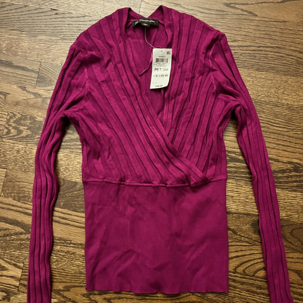 New with tags women’s top in petite small
